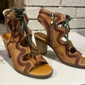 L’Artiste Alejandra Spring Step Tan Lace Up Bootie/Sandal